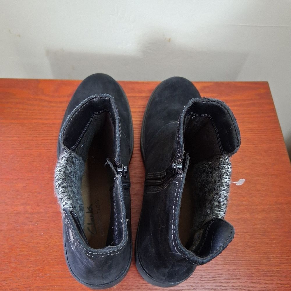 Clarks Women's Opal Sky Black Suede Chelsea Style Side Zip Ankle Boots Sz 8.5M - Picture 10 of 15